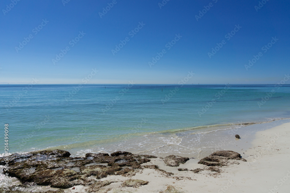 USA, Florida, Perfect white sand beach and turquoise clear water like paradise