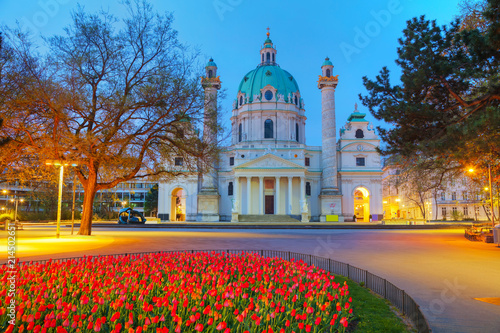 Obraz na płótnie St. Charles's Church (Karlskirche) in Vienna, Austria w salonie