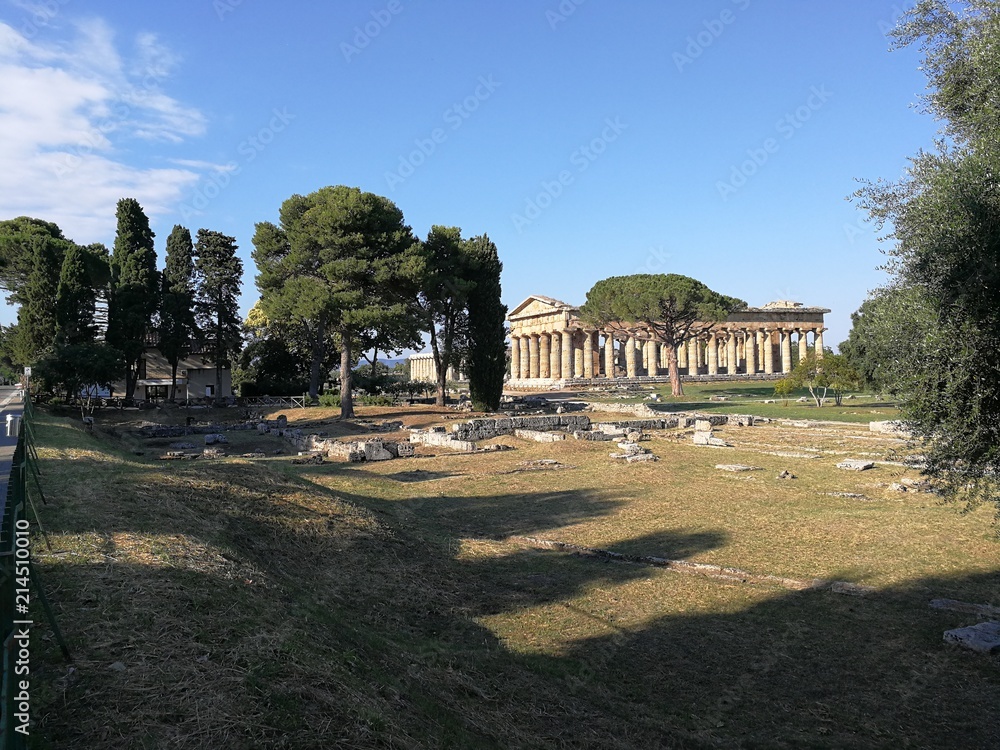 Paestum - Scorcio del Templio di Nettuno Paestum - Scorcio del Templio di Nettuno