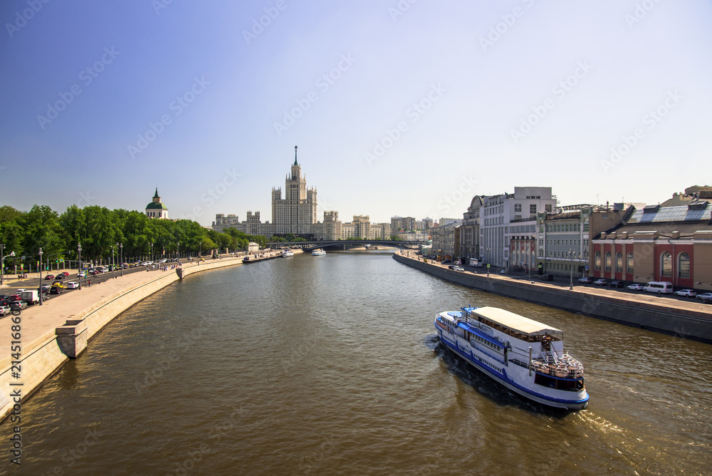 Obraz premium Skyscraper on Kotelnicheskaya embankment