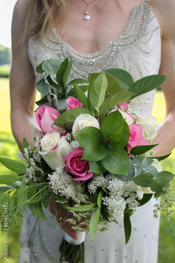 Φωτογραφία Bridal Bouquet - Bride in an Ornate Wedding Dress Holding a Bouquet of Pink and
