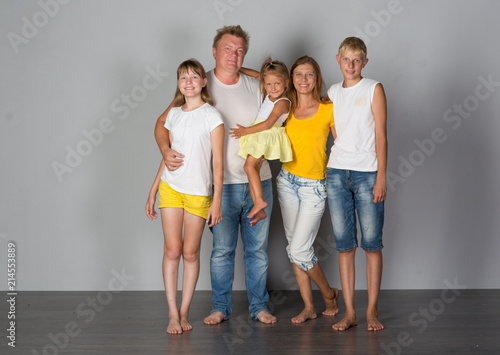 Fototapeta Naklejka Na Ścianę i Meble -  Family is standing on a gray