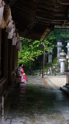 Japanese woman with kimono in the rain © Juan