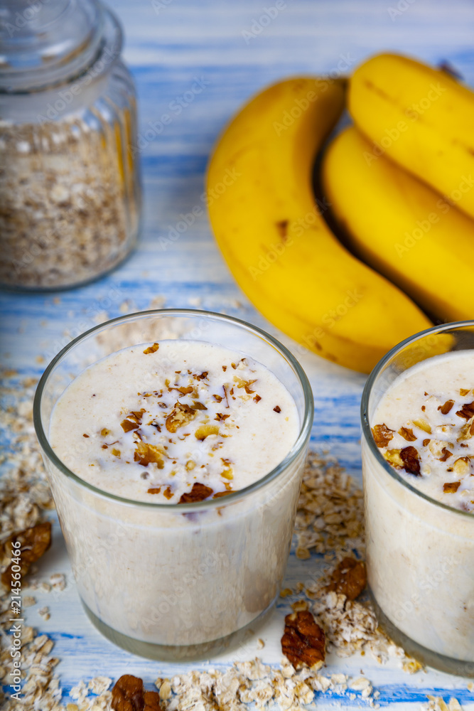 Smoothies with a banana, walnut and oat flakes Smoothies with a banana, walnut and oat flakes