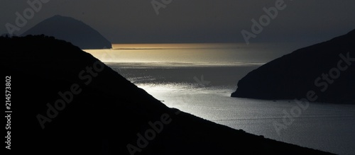 coucher de soleil sur le îles éoliennes photo