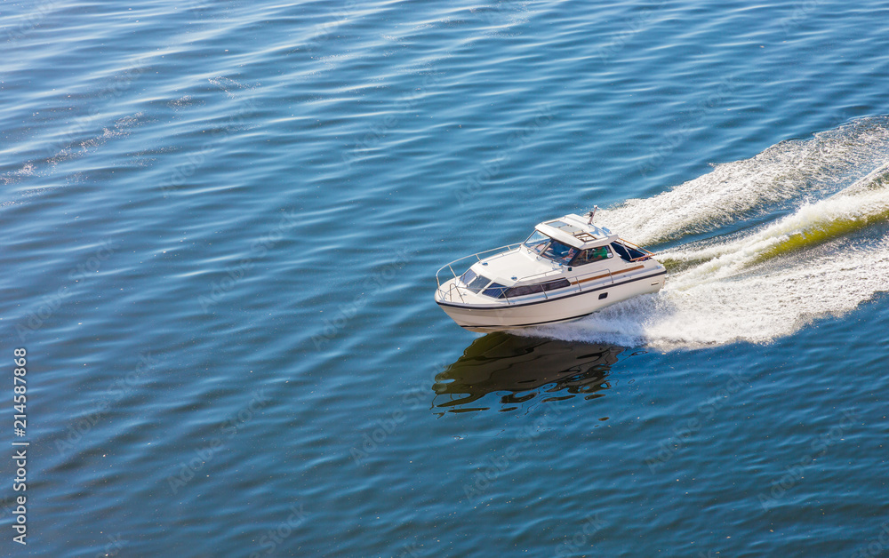 Naklejka premium speed boat swims in the sea