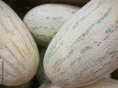 Canvas Print Box heap of coppery melons for sale at the market