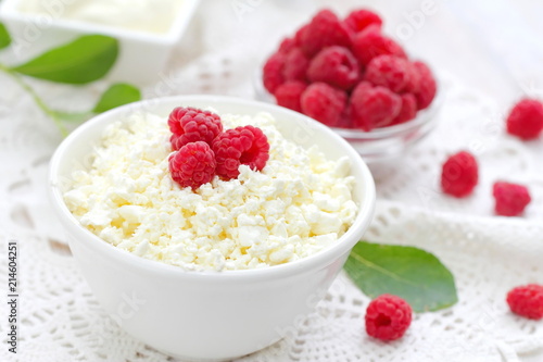 Cottage cheese with fresh raspberry