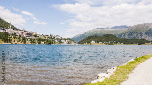 St. Moritz  Oberengadin  Engadin  St. Moritzersee  Seeufer  Uferweg  Muottas Muragl  Alpen  Wanderweg  Wassersport  Graub  nden  Sommer  Schweiz