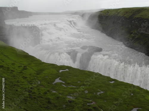 Gullfoss - Islands spektakul  rster Wasserfall im Regen