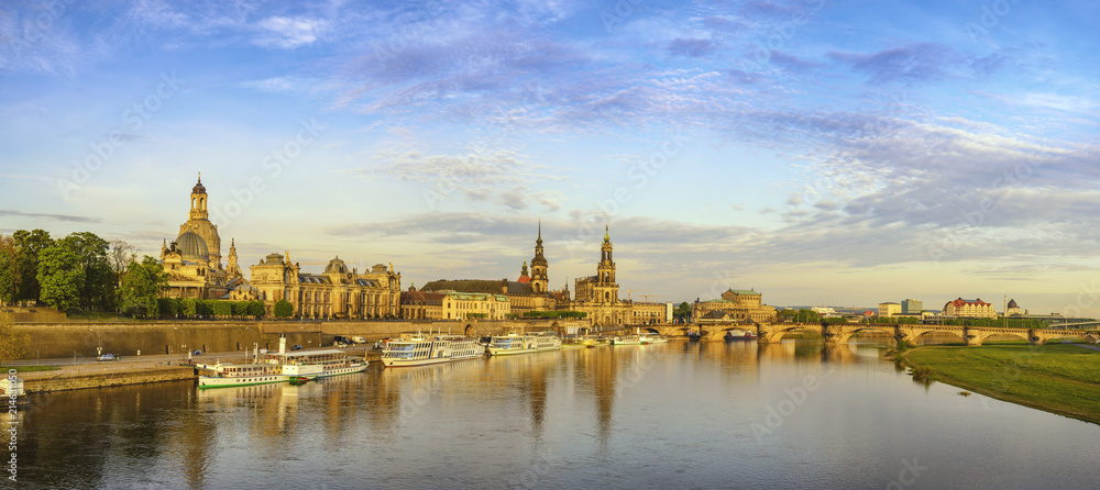Naklejka premium Dresden city skyline panorama at Elbe River with Dresden Cathedral, Dresden Germany