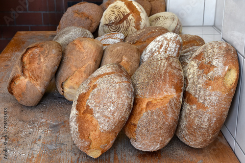 Holzofenbrot; Bauernbrot; farmhouse bread; photo