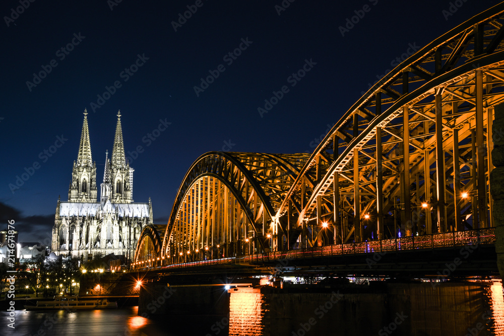 Fototapeta premium Kölner Dom bei Nacht