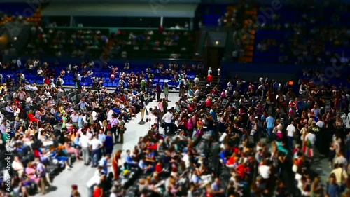 Wallpaper Mural A large number of people gathered in the concert hall. Torontodigital.ca