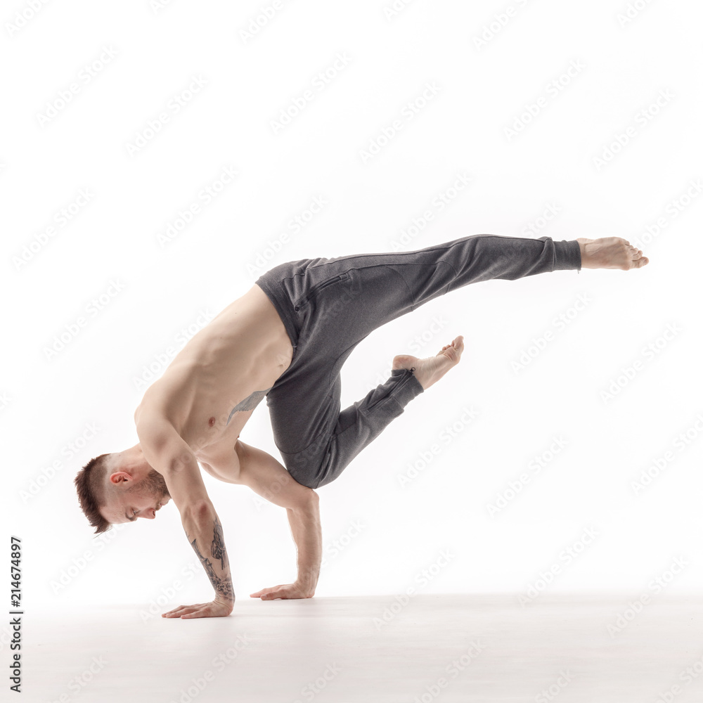 Naklejka premium Young beautiful dancer is posing in studio