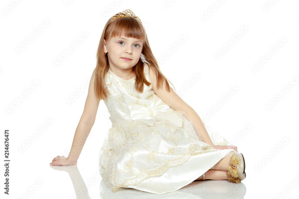 The girl sat down on the floor. The girl sat down on the floor.