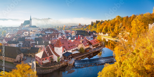 Tableau sur toile Historic town of Cesky Krumlov at sunrise, Bohemia, Czech Republic