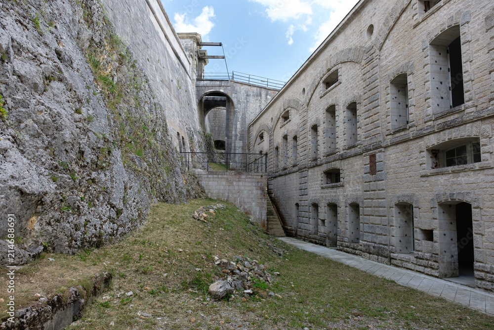 Fort de Joux: Eine Festung an der Grenze zur Schweiz