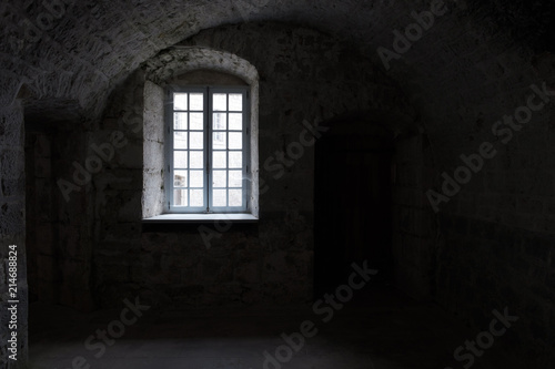 Fenster im Fort de Joux: Eine Festung in Frankreich an der Grenze zur Schweiz