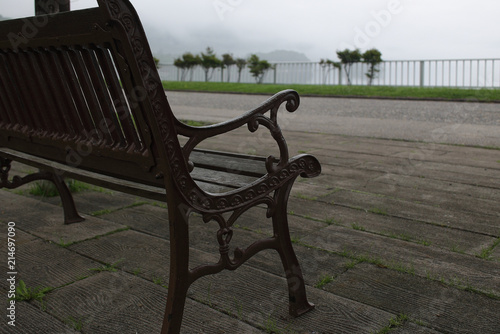 公園のベンチ　 © hoshi