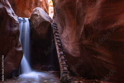 Obraz na płótnie Waterfall at Kanarra creek slot canyon in Zion national park, Utah, USA w salonie