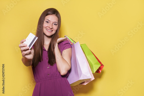 beautiful casual girl with shopping bag showing her credit car f © Odua Images