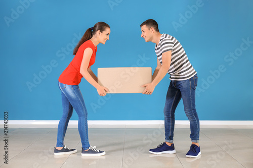 Young couple moving house t...