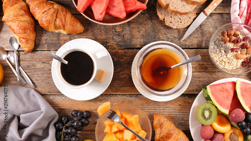 Fotografía breakfast with tea cup and coffee cup