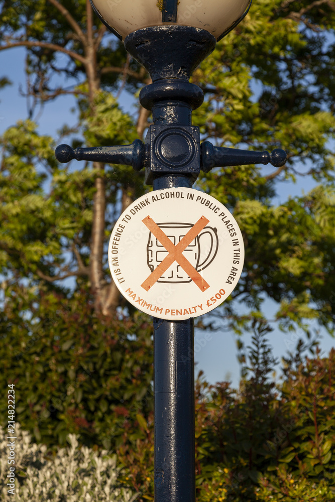 No alcohol sign on a lamp post