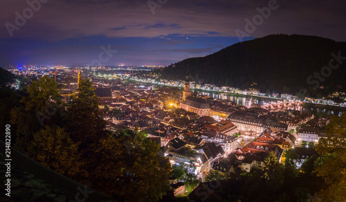 Panorama Ausblick vom Heidelberger Schloss auf die Altstadt von Heidelberg bei Nacht, Baden Württemberg, Deutschland