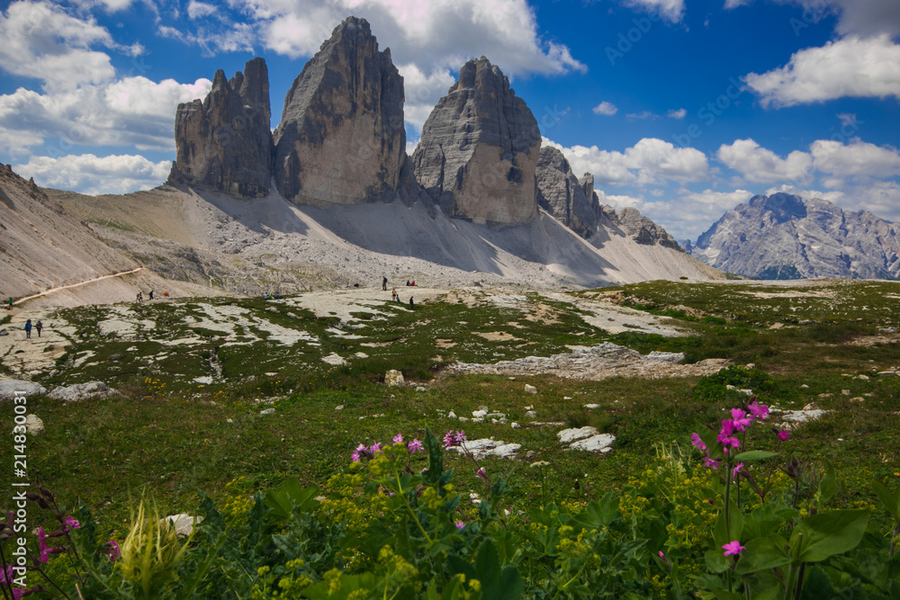 Fototapeta premium Veduta panoramica delle Tre Cime di Lavaredo nelle Dolomiti