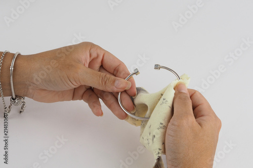 Jewellery cleaning