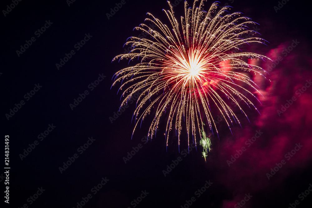 Feuerwerk am Himmel mit Platz für Text Feuerwerk am Himmel mit Platz für Text