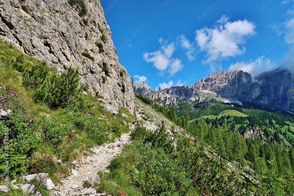 Pfad zum Pisciadu-Klettersteig, Dolomiten