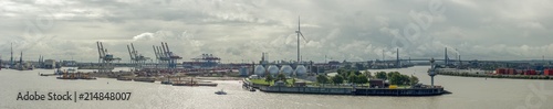 Hafenpanorama von Hamburg mit Köhlbrandbrücke bei mäßigem Wetter © Jonas Weinitschke