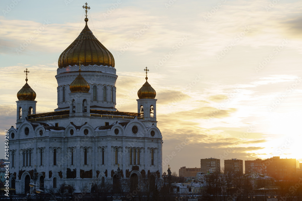 Obraz premium the city of Christ the Savior temple during sunset