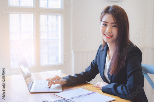 Beautiful asian business woman working with laptop.