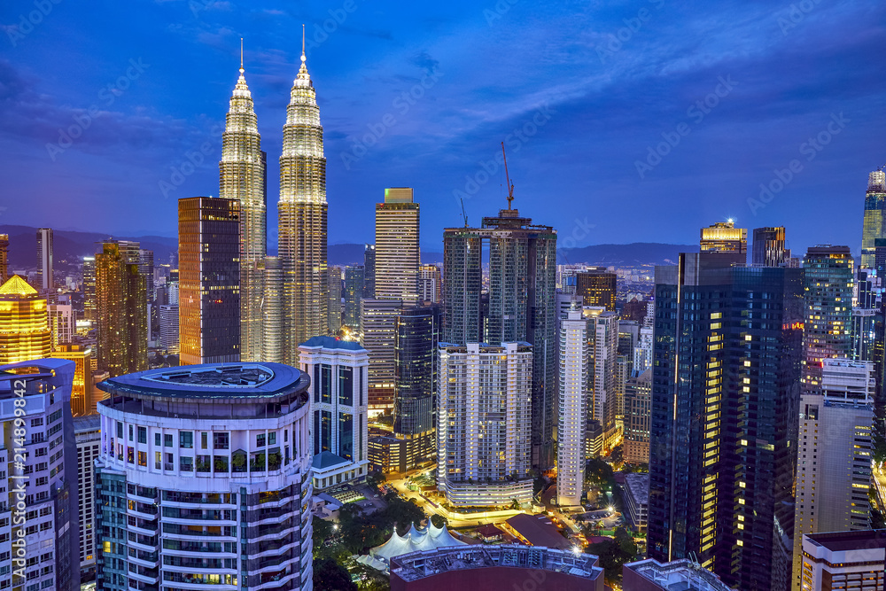 Naklejka premium Kuala Lumper skyline at night