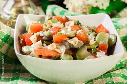 Broad bean salad with tomatoes, onion and olive