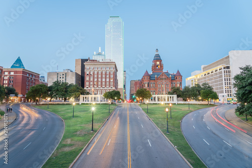 Картината върху платно Dallas skyscrapers and light trail traffic over Dealey Plaza, JKF assassination site