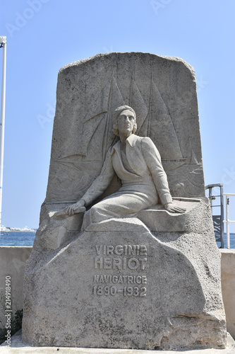 Statue de Virginie Hériot / Navigatrice / Cannes/ Alpes-maritimes photo