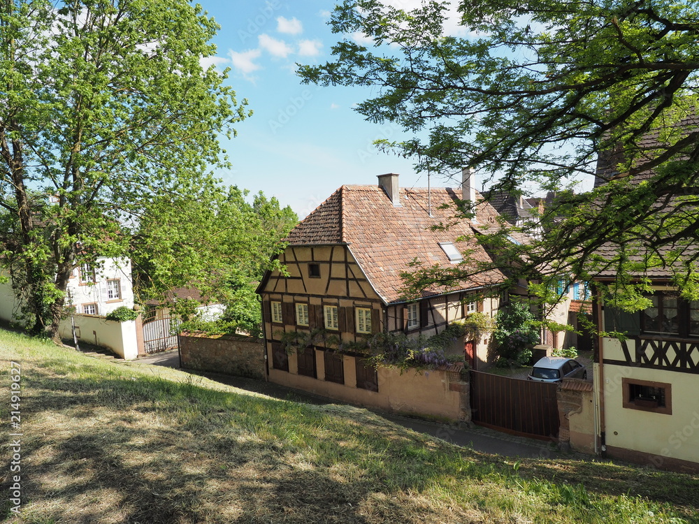 Fototapeta premium Wissembourg - Weißenburg – Weisseburch - im Elsass - mit mittelalterlichem Stadtkern 