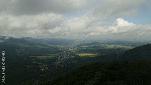 Widok z wierzcho  ka Palicnika w G  rach Izerskich. Czechy. Europa