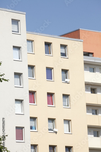 Wohnhäuser, Mehrfamilienhäuser, Fensterfront, © detailfoto
