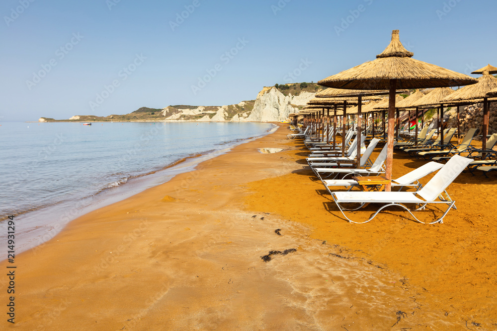 Fototapeta premium Orange sand beach