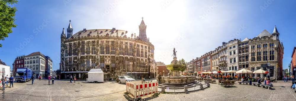 Naklejka premium Aachen, Rathaus und Marktplatz