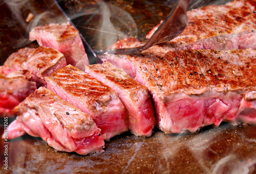 Obraz na płótnie Japanese matsusaka beef teppanyaki. w salonie