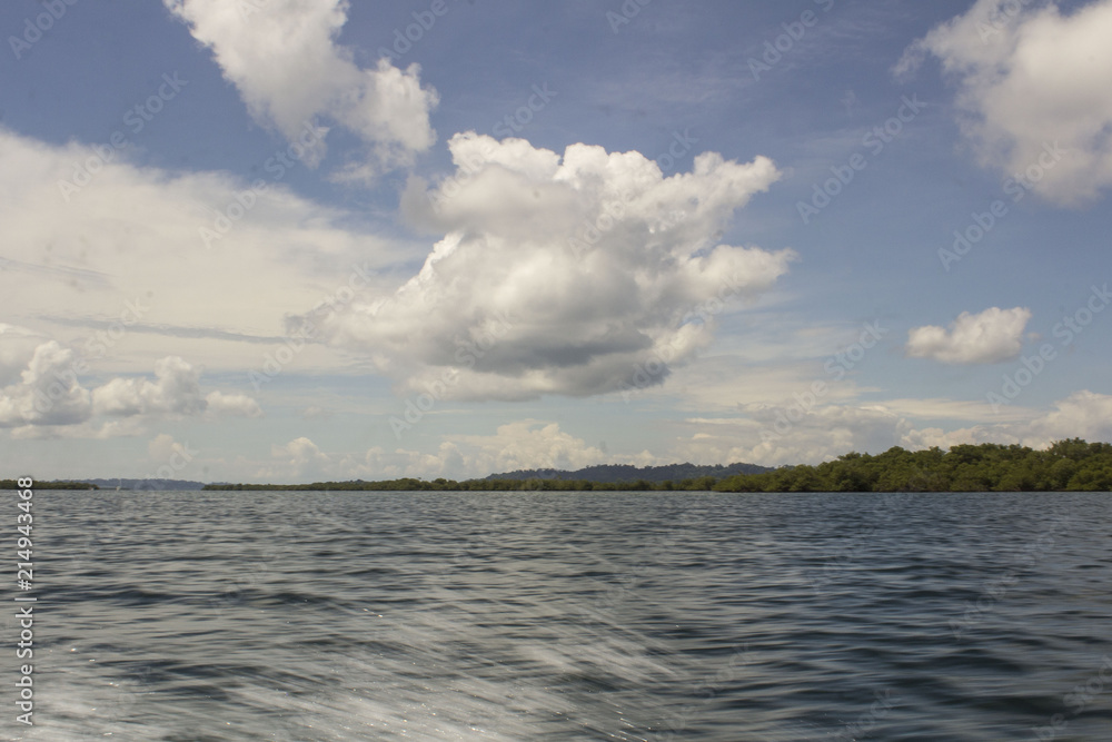 Obraz premium cloud formation on a sunny day