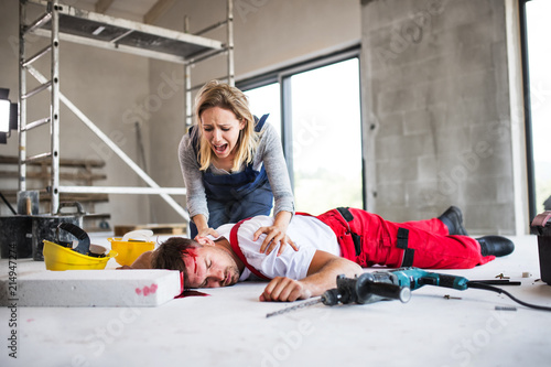 Εκτύπωση καμβά A woman found man worker lying unconscious on the floor at the construction site
