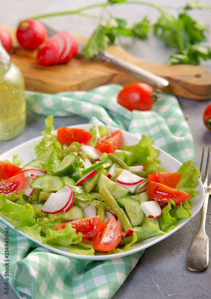 Light summer salad with tomatoes and radishes